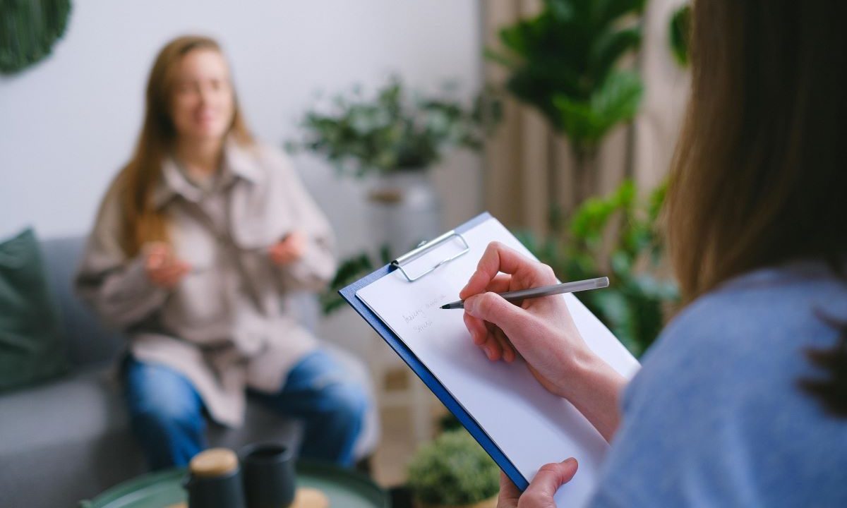 Dalla sofferenza al cambiamento: quando rivolgersi a uno psicoterapeuta?