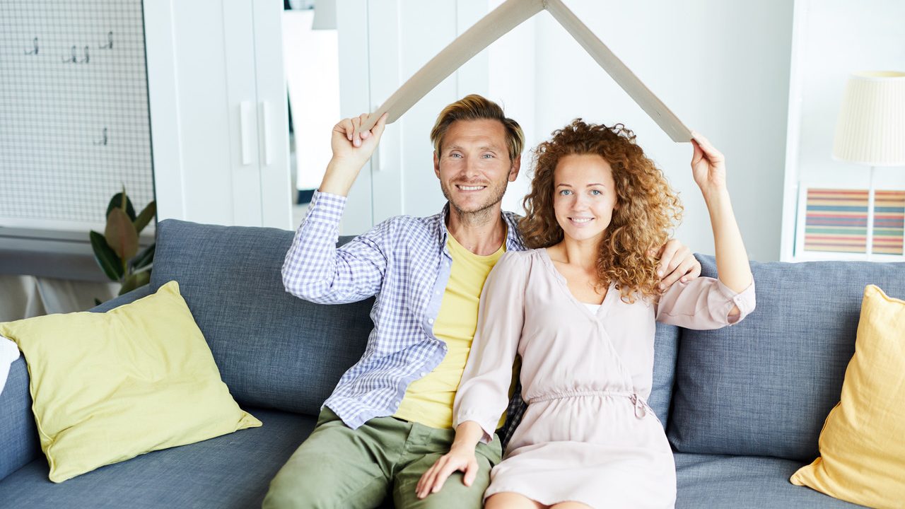 Servizi immigrazione e cittadinanza italiana: investire in una casa per ottenere la residenza